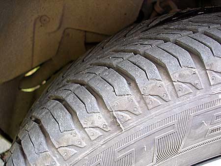 Ni novi letnji pneumatici nisu pogodni za zimsku vožnju, pritisak treba redovno kontrolisati